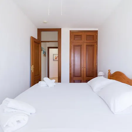 Homeforguest Apartamento Con Terraza En El Puerto De Appartement